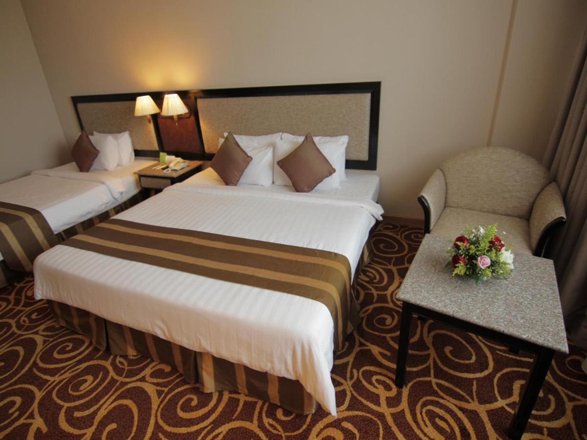 Mega Hotel Sdn Bhd Miri Dış mekan fotoğraf