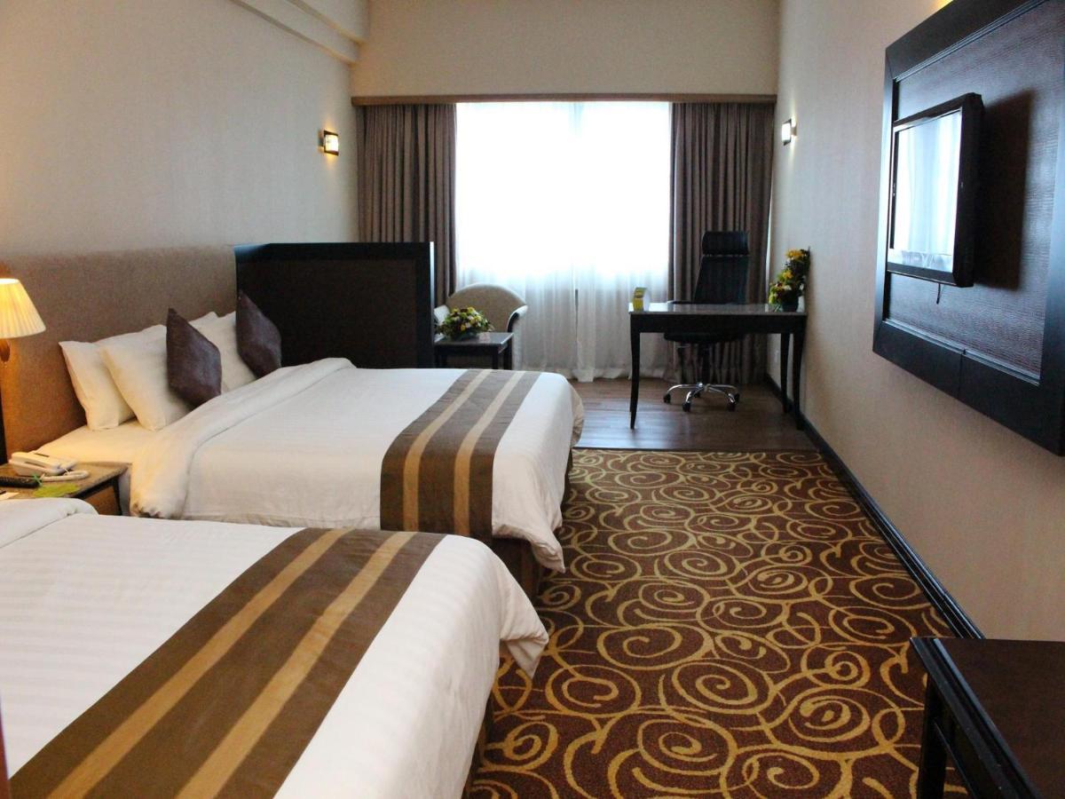 Mega Hotel Sdn Bhd Miri Dış mekan fotoğraf