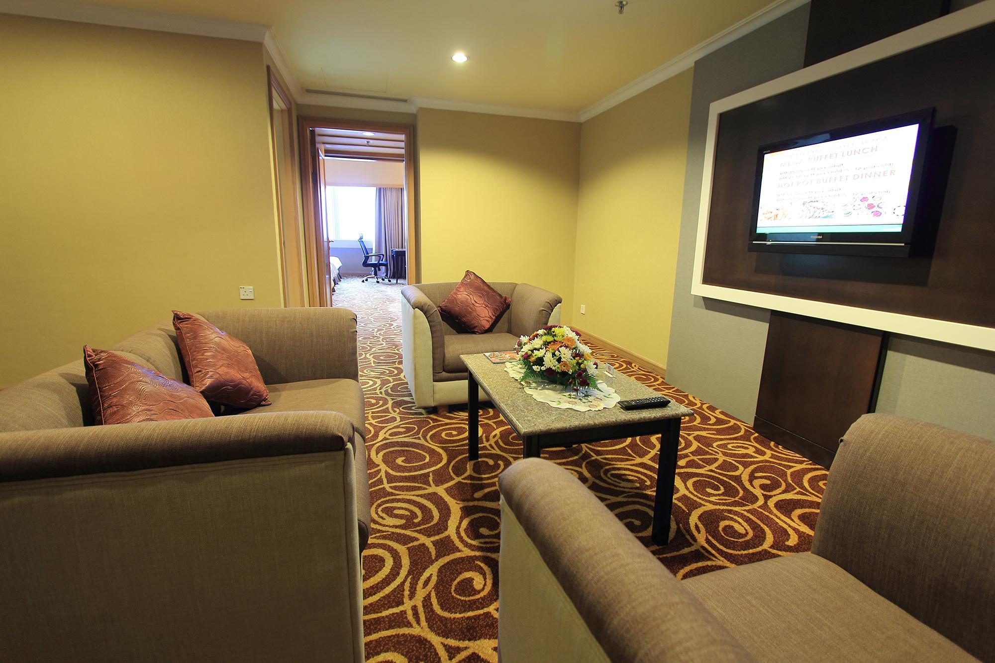 Mega Hotel Sdn Bhd Miri Dış mekan fotoğraf
