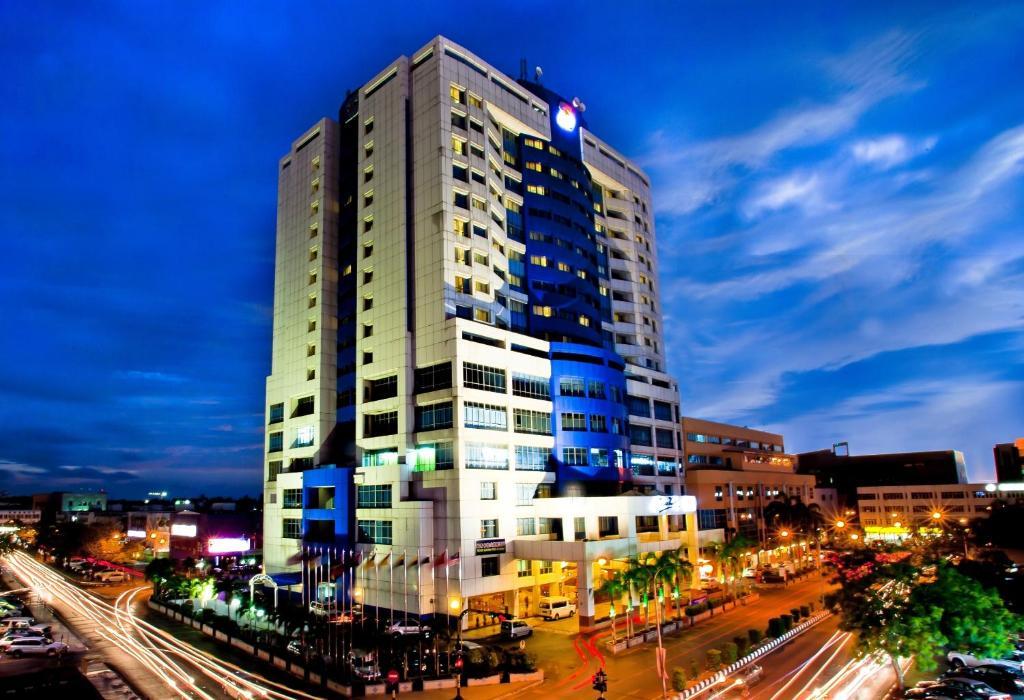Mega Hotel Sdn Bhd Miri Dış mekan fotoğraf