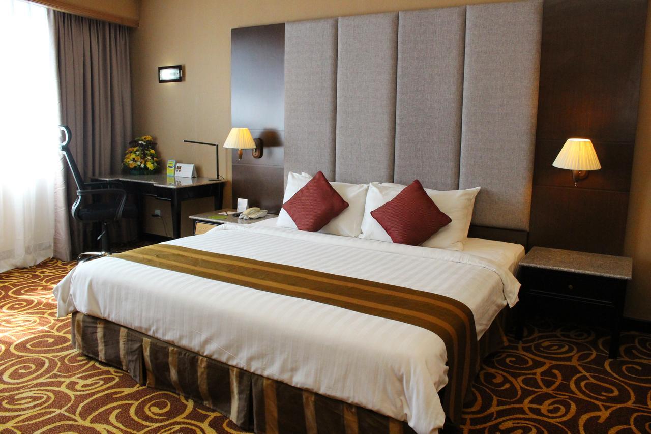 Mega Hotel Sdn Bhd Miri Dış mekan fotoğraf