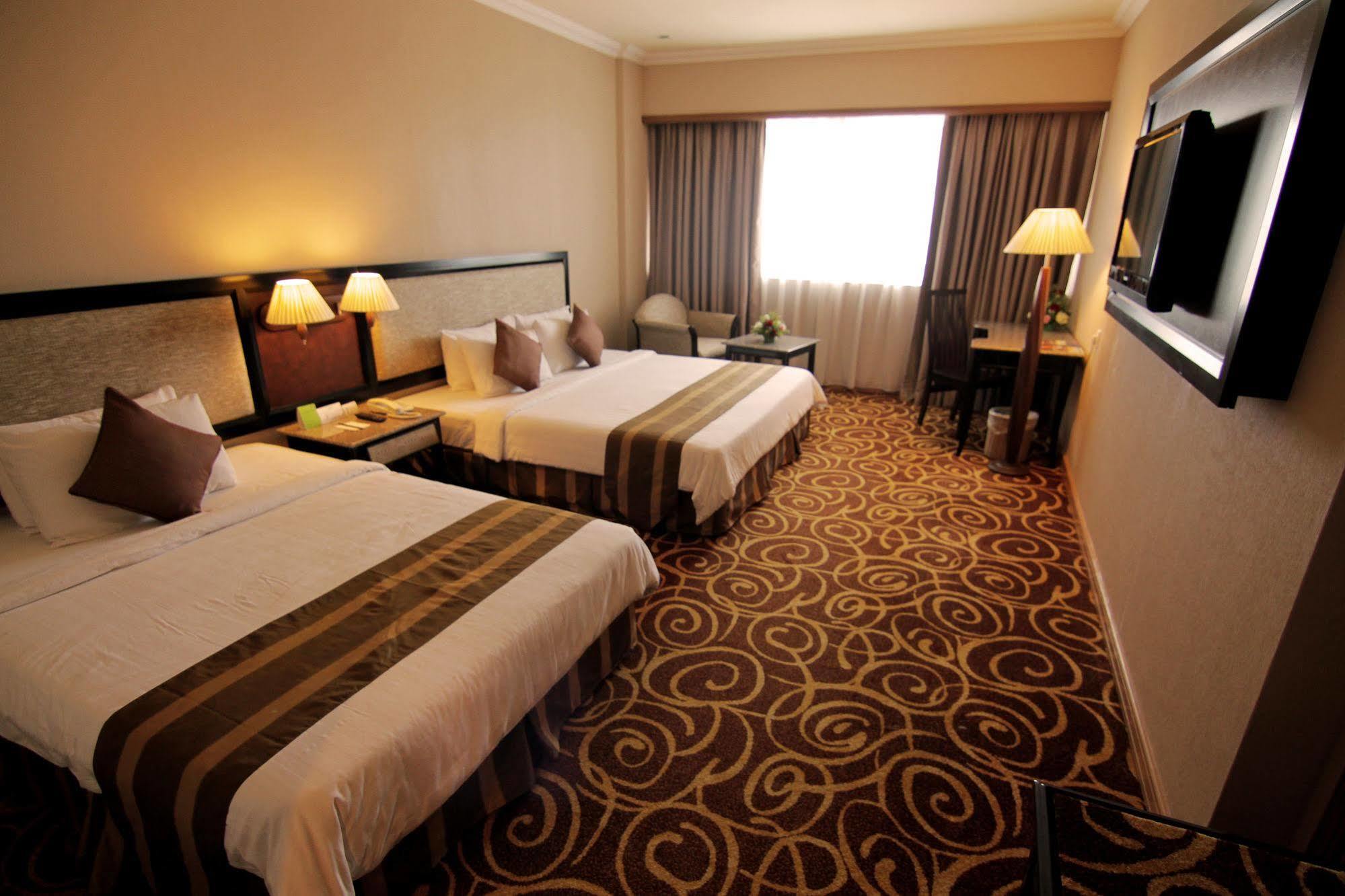 Mega Hotel Sdn Bhd Miri Dış mekan fotoğraf