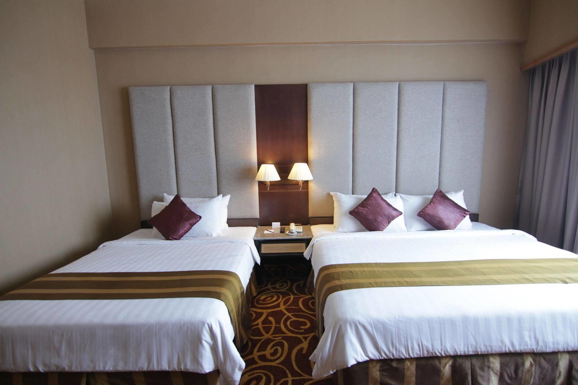 Mega Hotel Sdn Bhd Miri Dış mekan fotoğraf