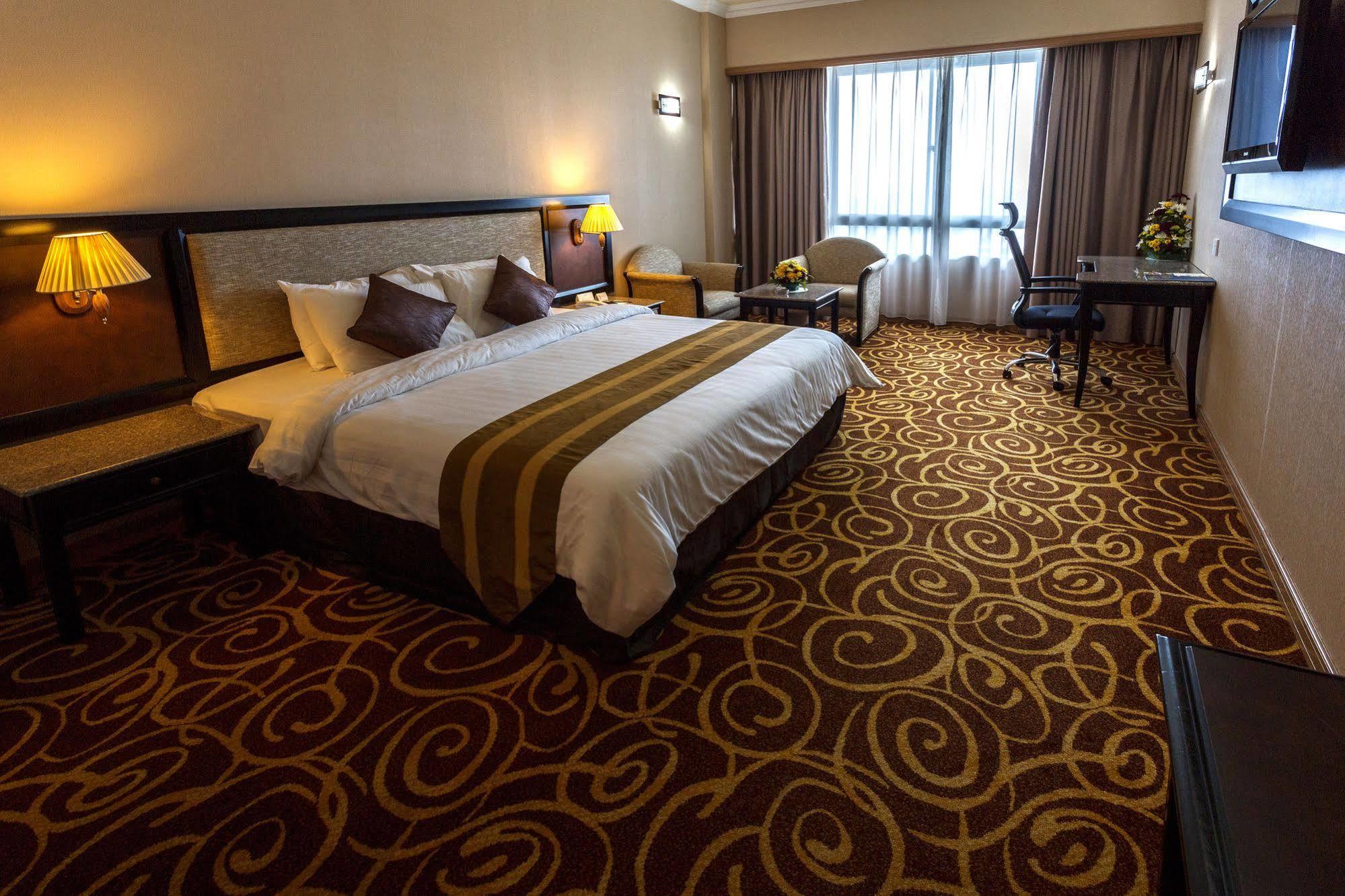 Mega Hotel Sdn Bhd Miri Dış mekan fotoğraf