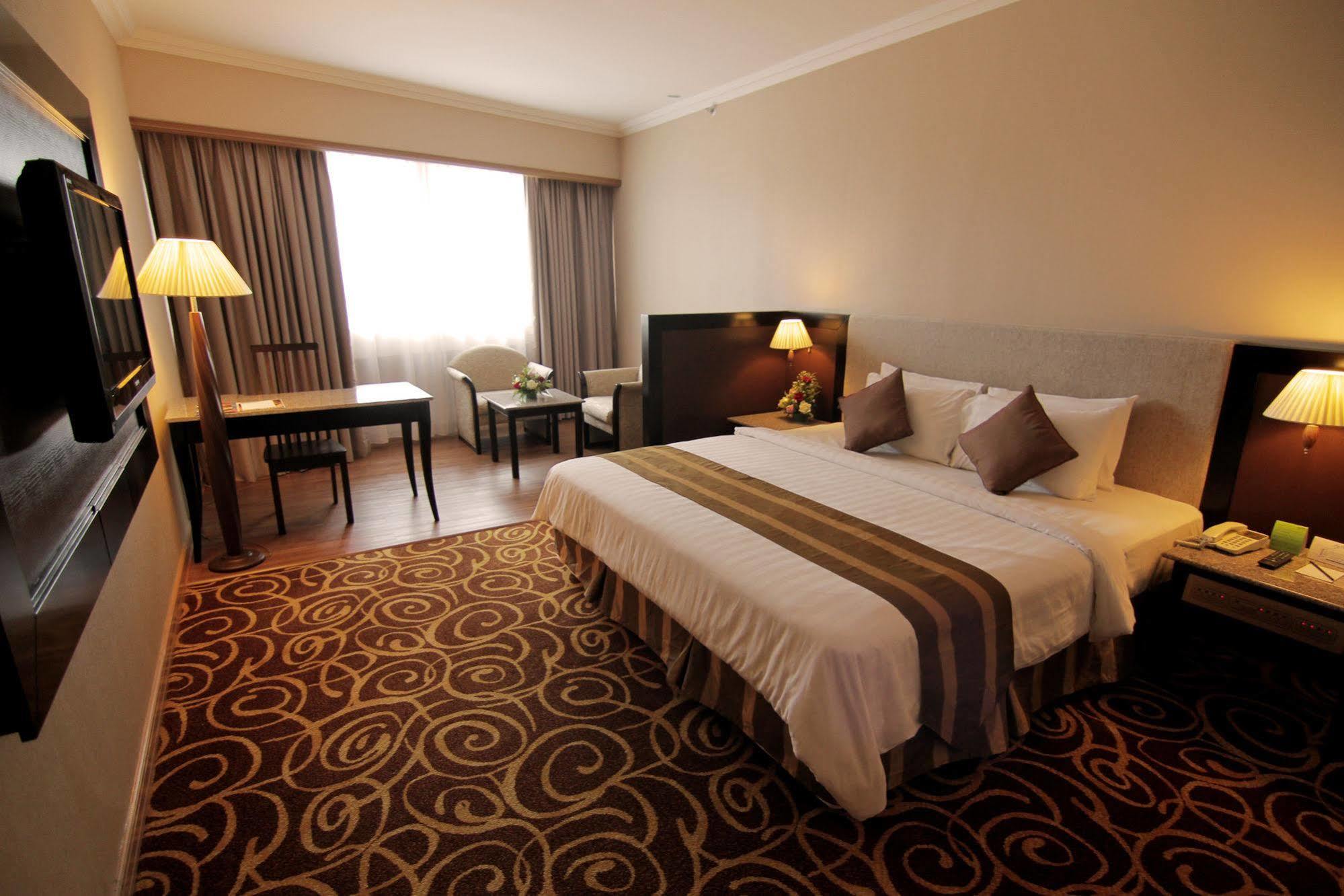 Mega Hotel Sdn Bhd Miri Dış mekan fotoğraf