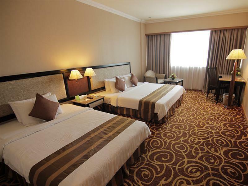 Mega Hotel Sdn Bhd Miri Dış mekan fotoğraf