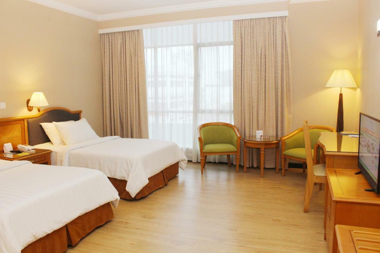 Mega Hotel Sdn Bhd Miri Dış mekan fotoğraf